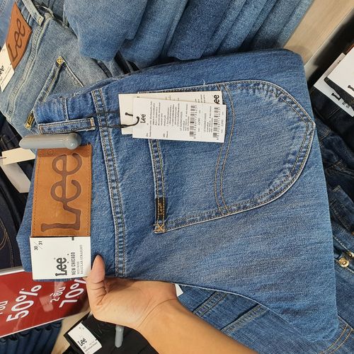 ✅️ Lee ยีนส์ชายคอลใหม่ ลดสูงสุด 70% ขากระบอก